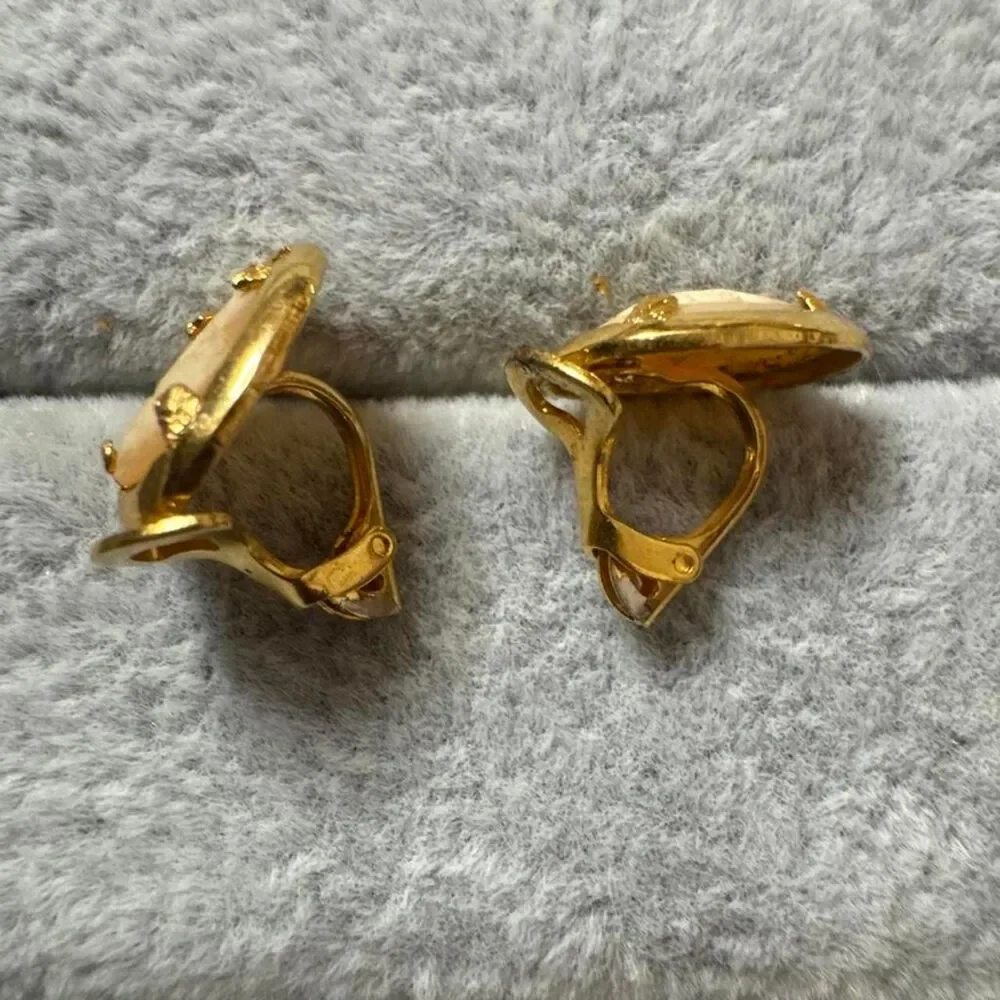 Source Unknown gold tone